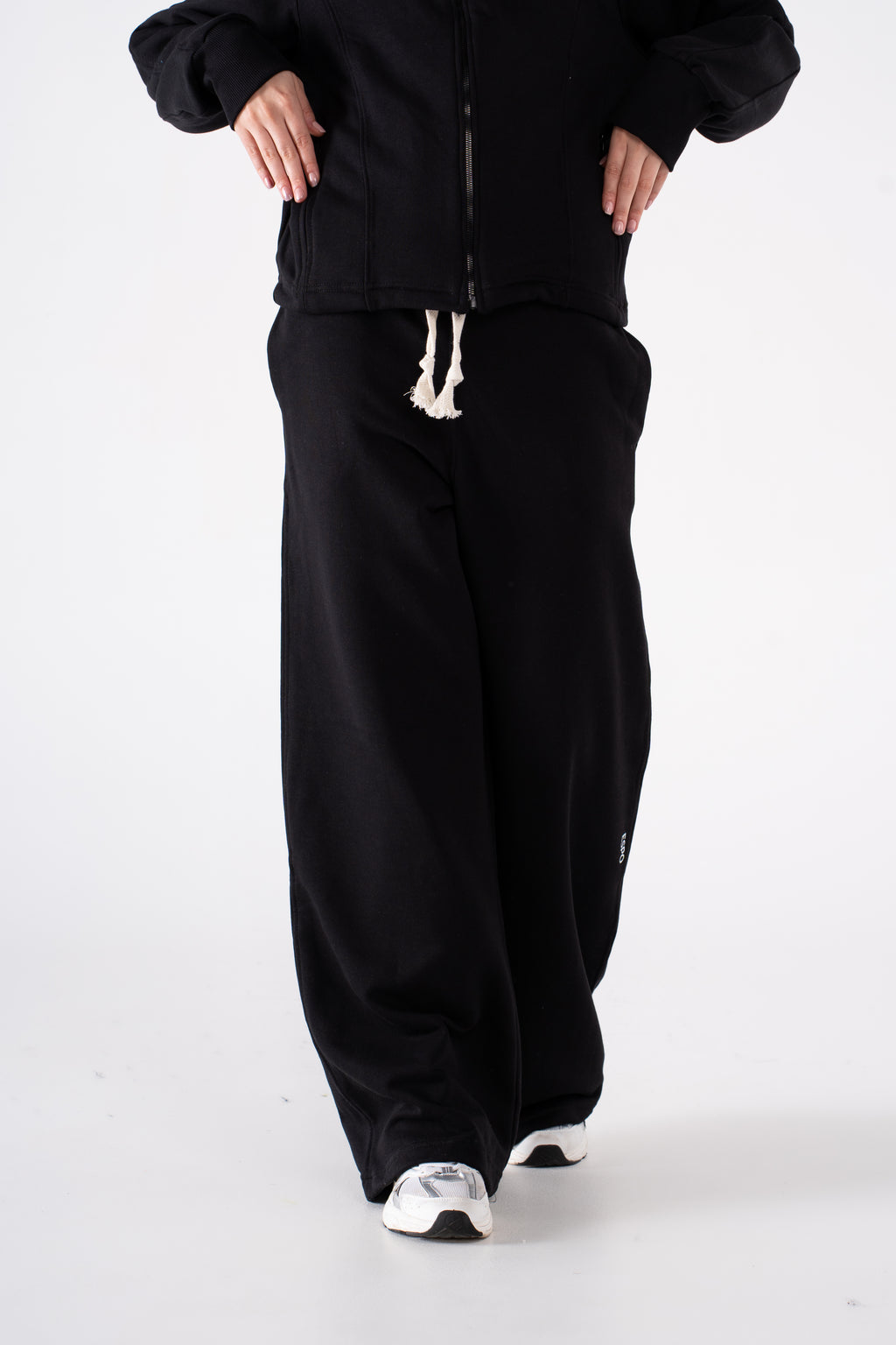 LIGHT WEIGHT ULTRA WIDE LEG SWEATS