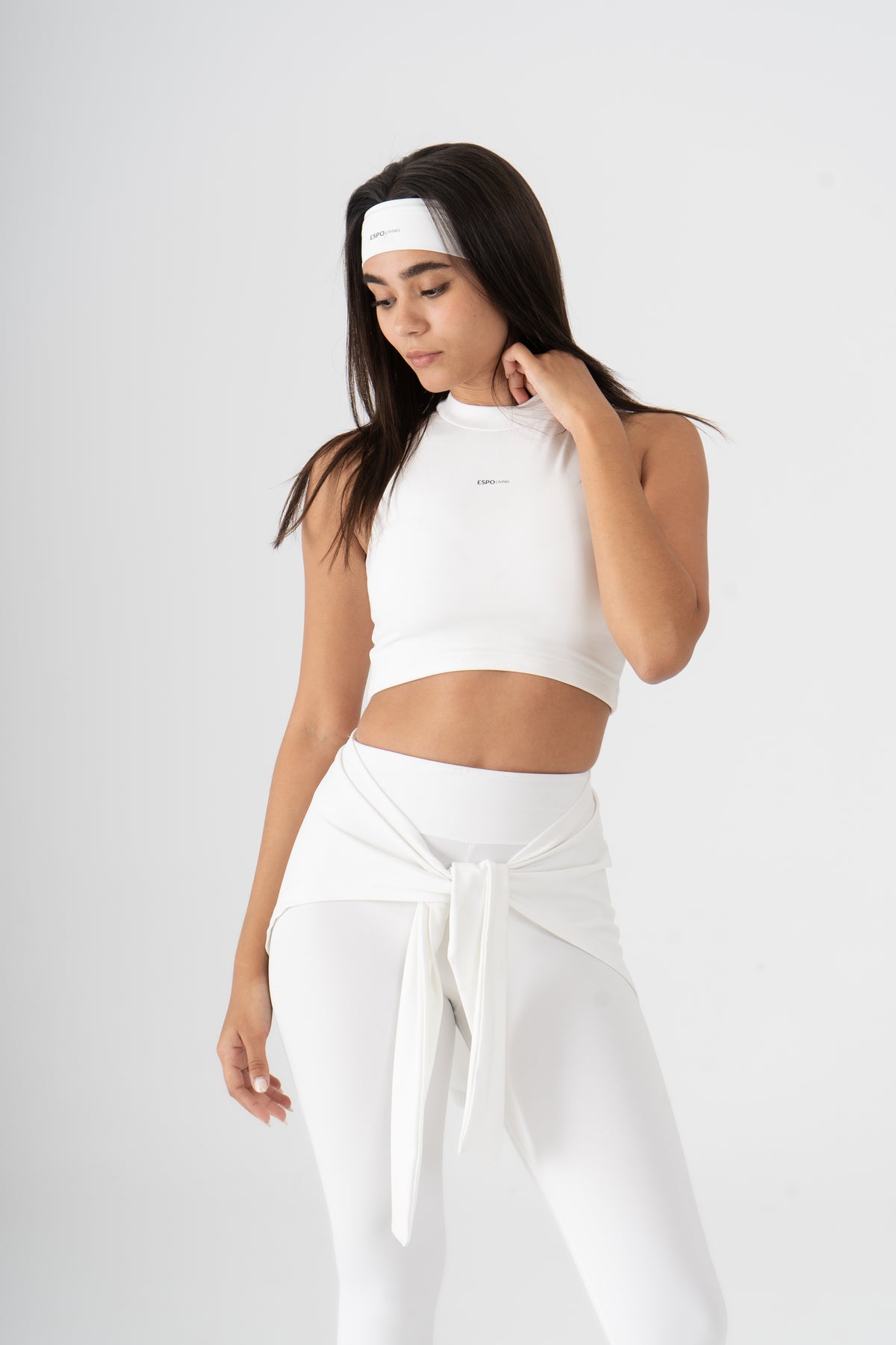 CREW SLEEVELESS CROPPED TOP